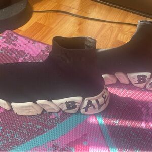 Balenciaga  AuthenticWOMEN'S SPEED RECYCLED KNIT GRAFFITI SNEAKER IN BLACK/WHITE